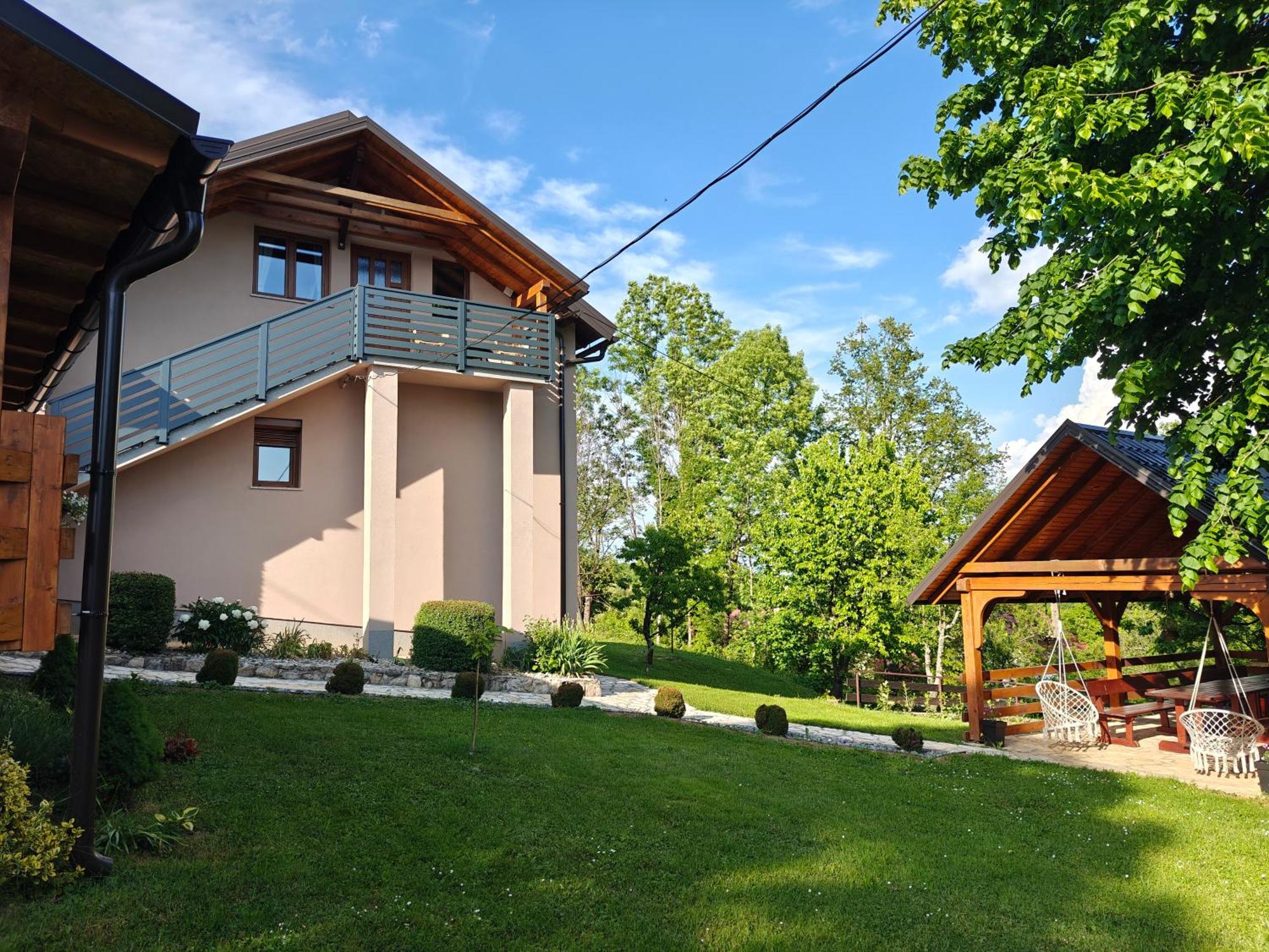 Apartment Sara Раковица Екстериор снимка
